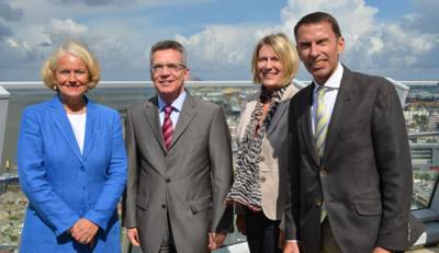 Bundesverteidigungsminister Thomas de Maizire zu Besuch in